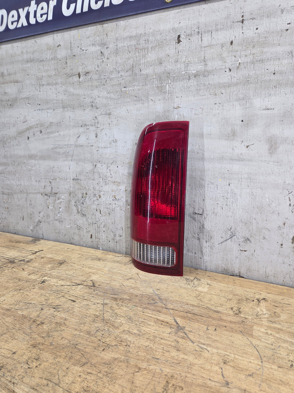 1999-2007 Ford Super Duty Driver Side Tail Light F250 F350 F450 F550
