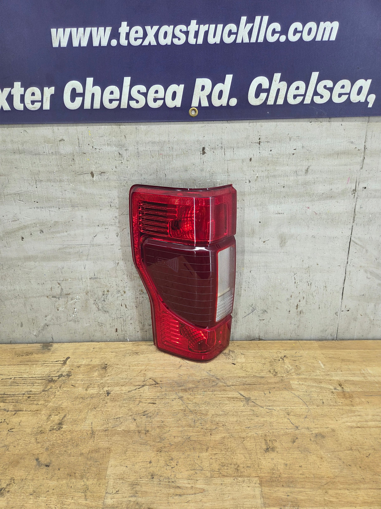 2020-2022 Ford Super Duty Driver Side Tail Light Halogen W/Bliss LC3B-13405-EA F250 F350 F450 F550