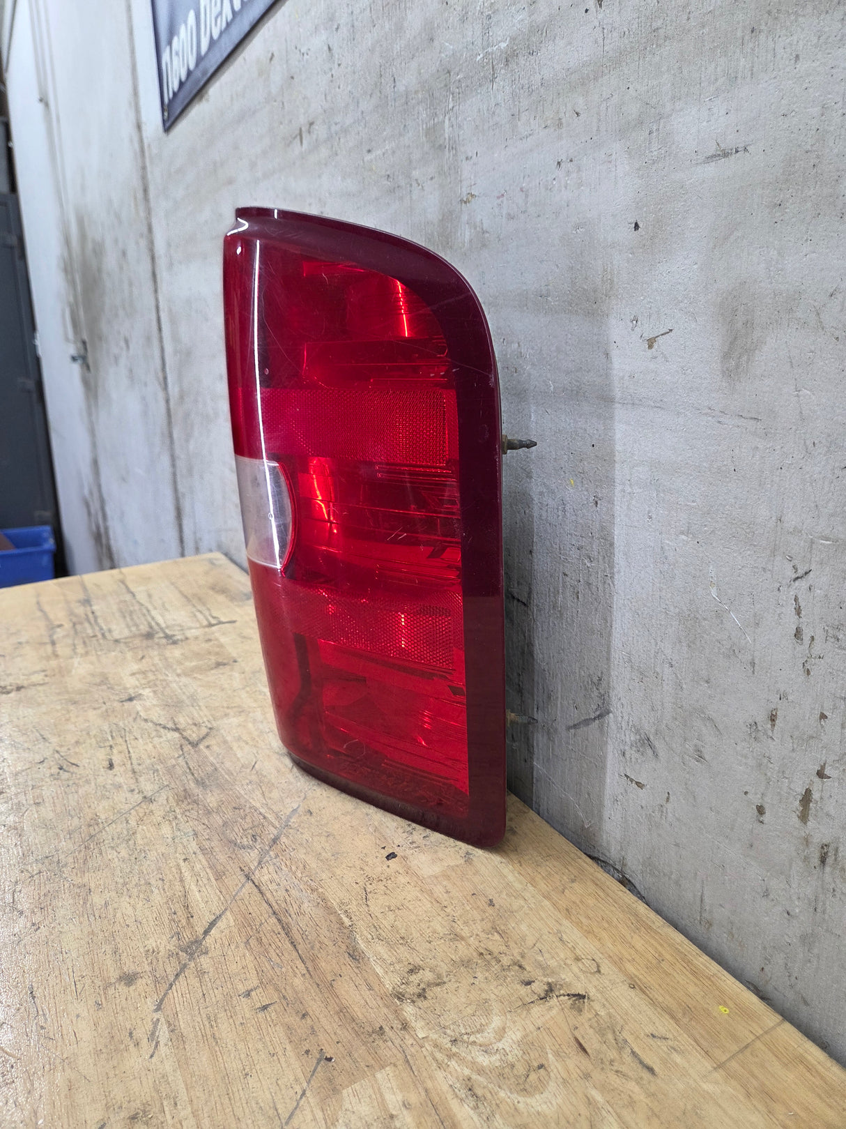 2007-2013 Chevrolet Silverado Passenger Side Tail Light 25958483
