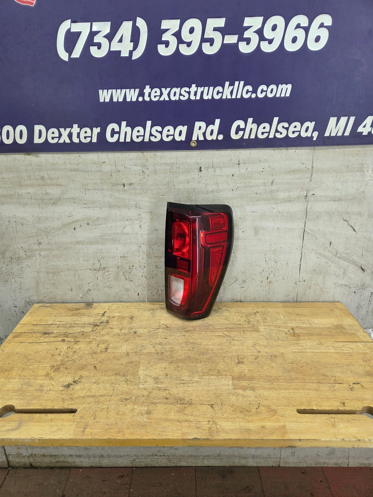 2019-2026 GMC Sierra Passenger Side Halogen Tail Light 85105349