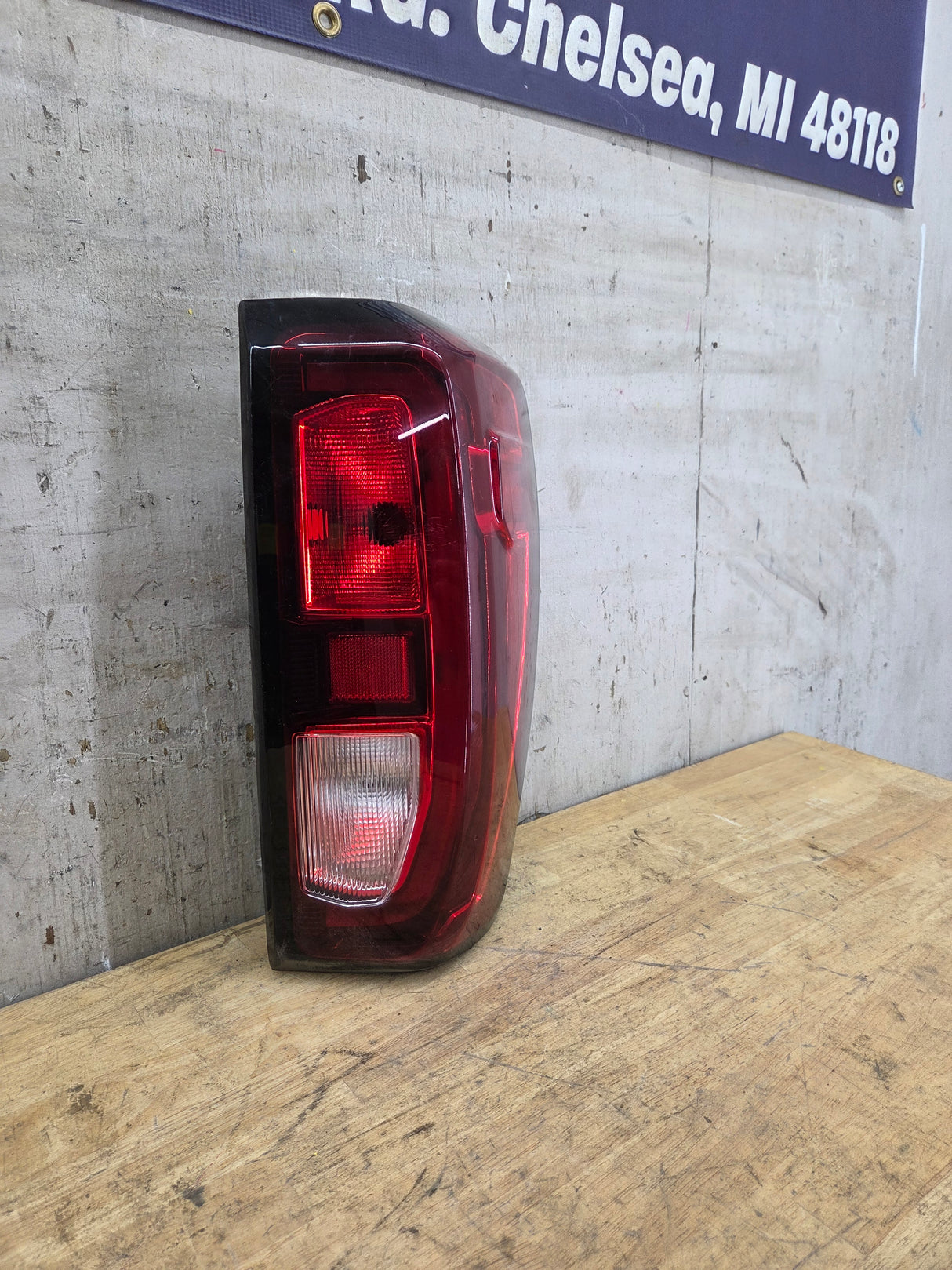 2019-2026 GMC Sierra Passenger Side Halogen Tail Light 85105349