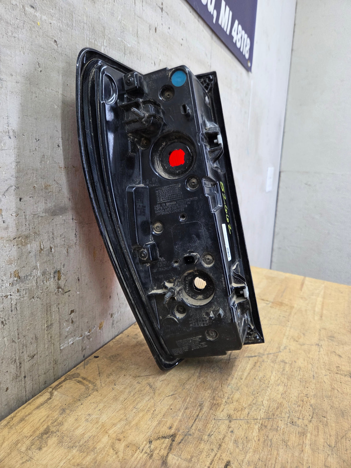 2019-2026 GMC Sierra Passenger Side Halogen Tail Light 85105349
