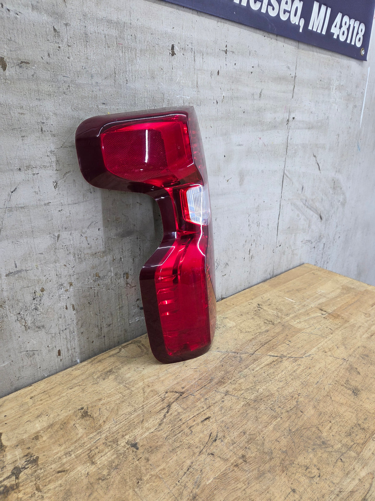 2019-2026 Chevy Silverado Driver Side Halogen Tail Light 84976462