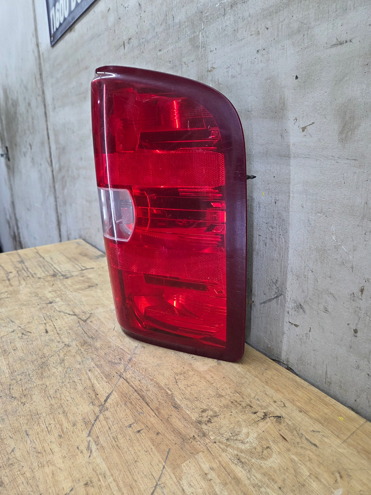 2007-2013 Chevrolet Silverado Passenger Side Tail Light 25958483