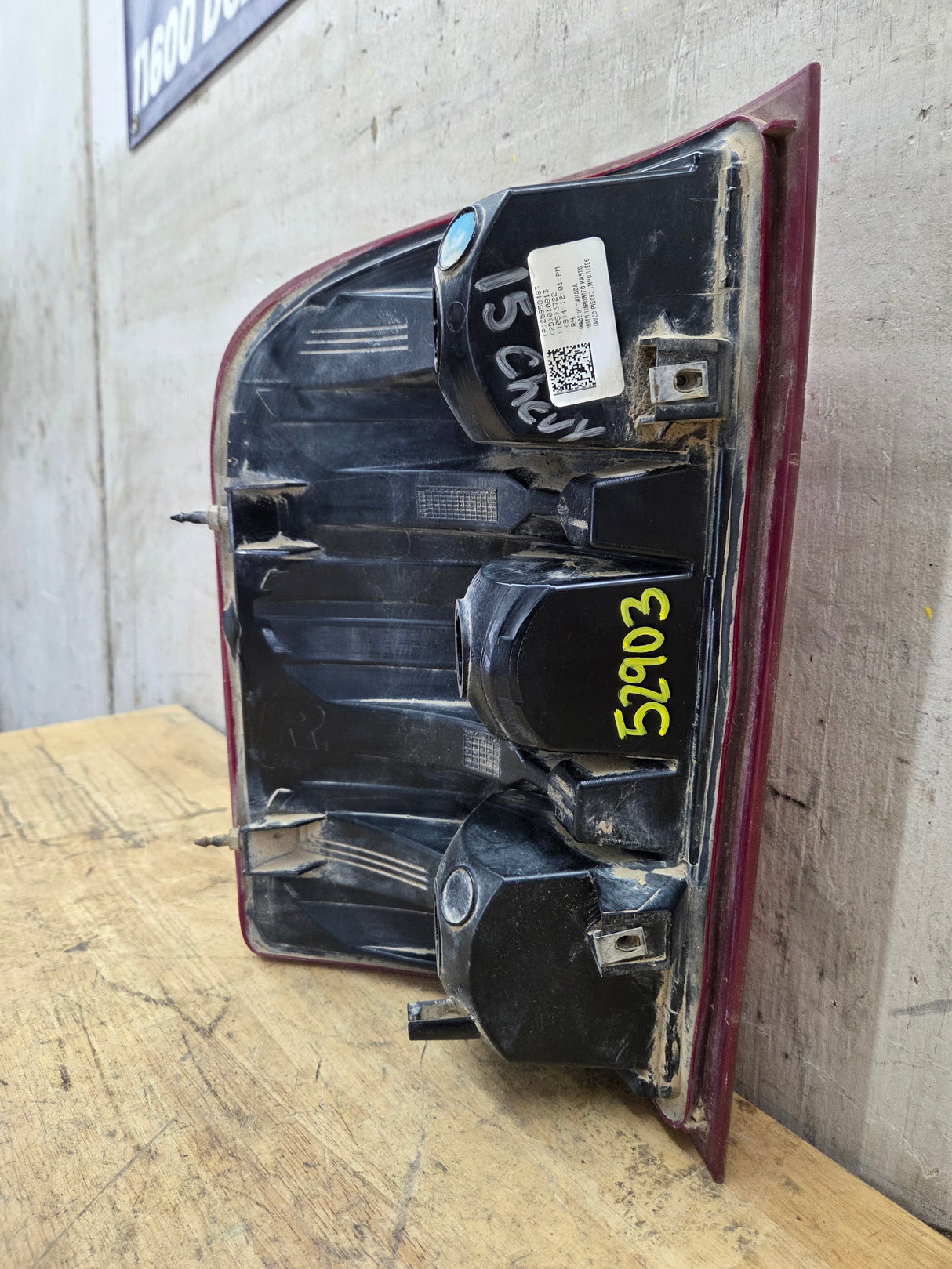 2007-2013 Chevrolet Silverado Passenger Side Tail Light 25958483