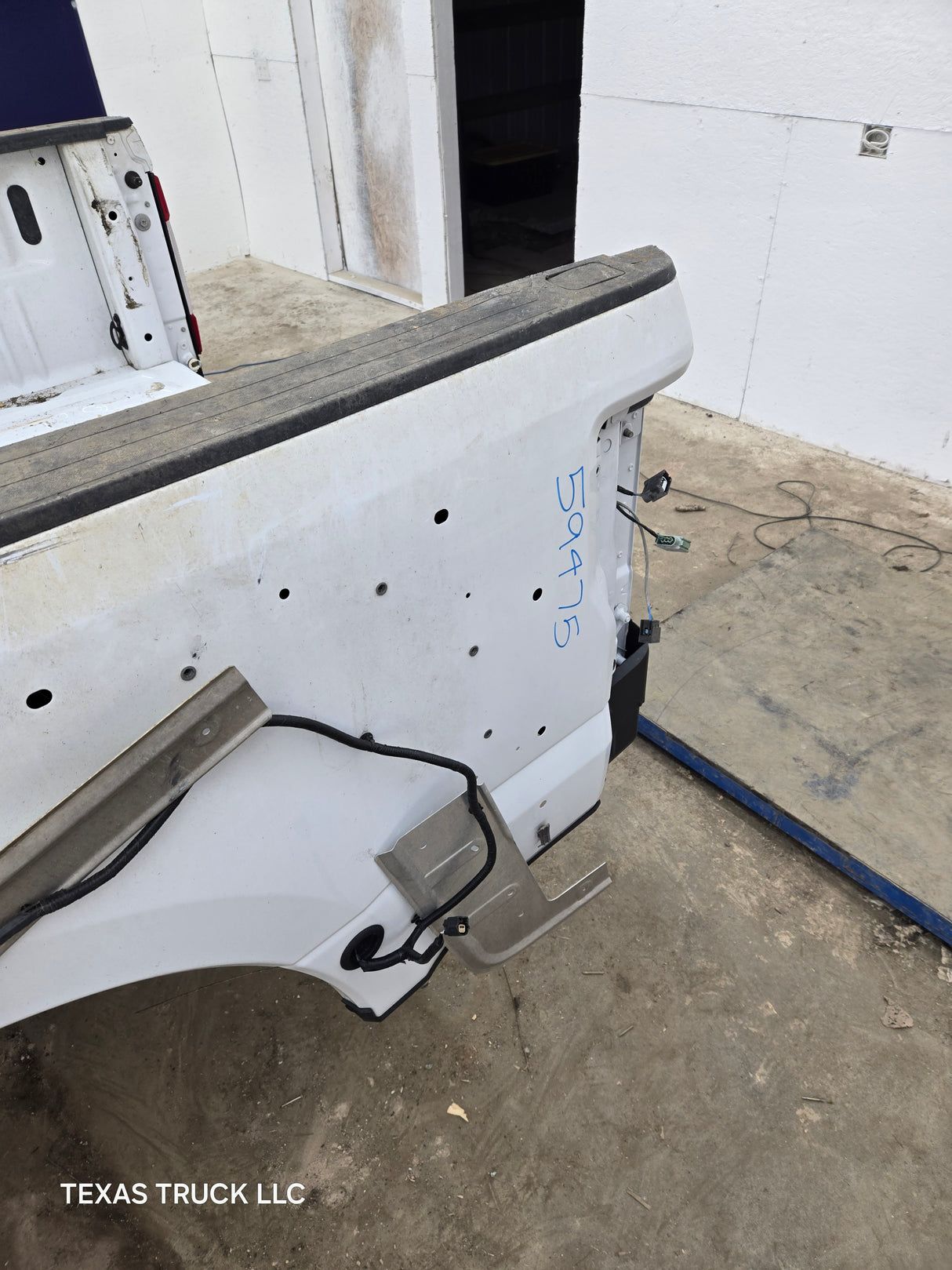 2017-2022 Ford Super Duty F350 F450 F550 8' Dually Bed - Oxford White