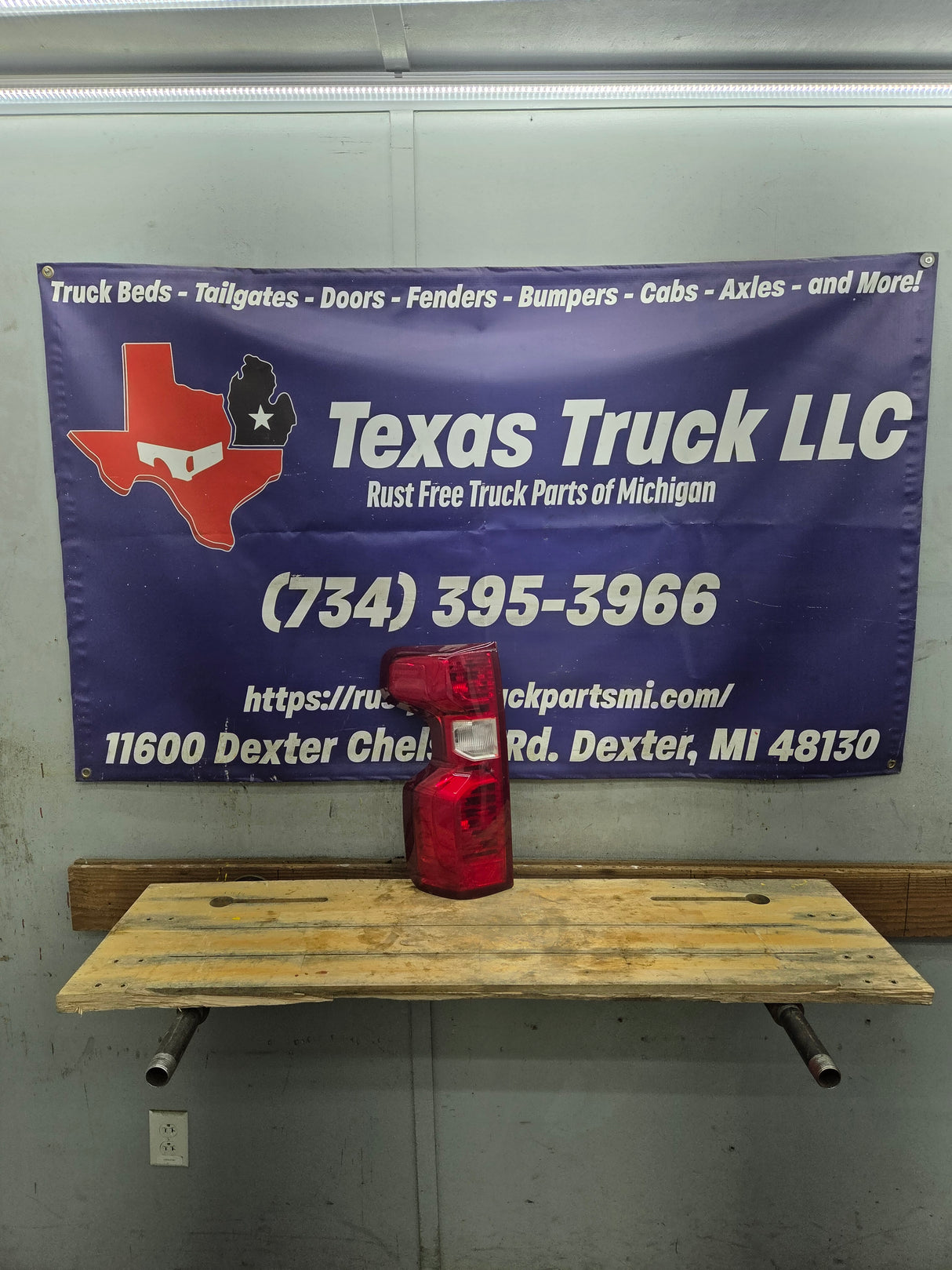2019-2026 Chevy Silverado Driver Side Halogen Tail Light 85161936