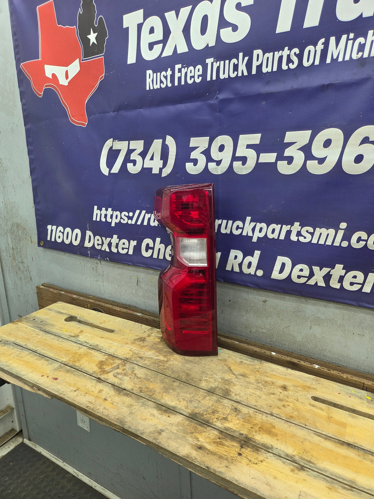 2019-2026 Chevy Silverado Driver Side Halogen Tail Light 85161936