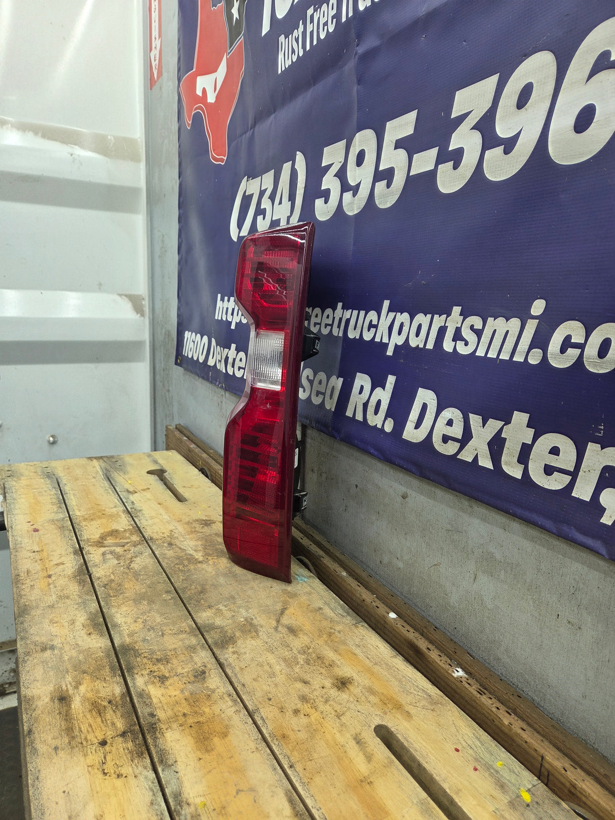 2019-2026 Chevy Silverado Driver Side Halogen Tail Light 85161936