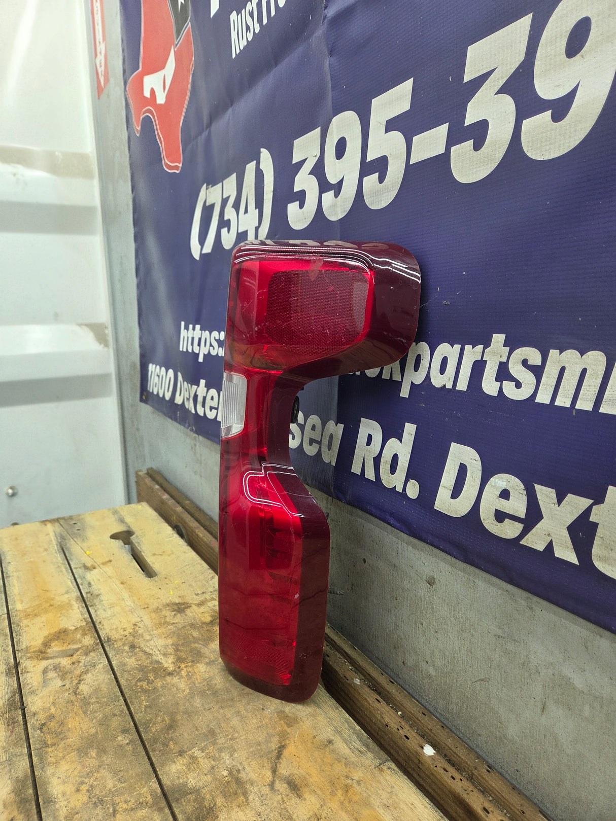 2019-2026 Chevy Silverado Passenger Side Halogen Tail Light 85161937