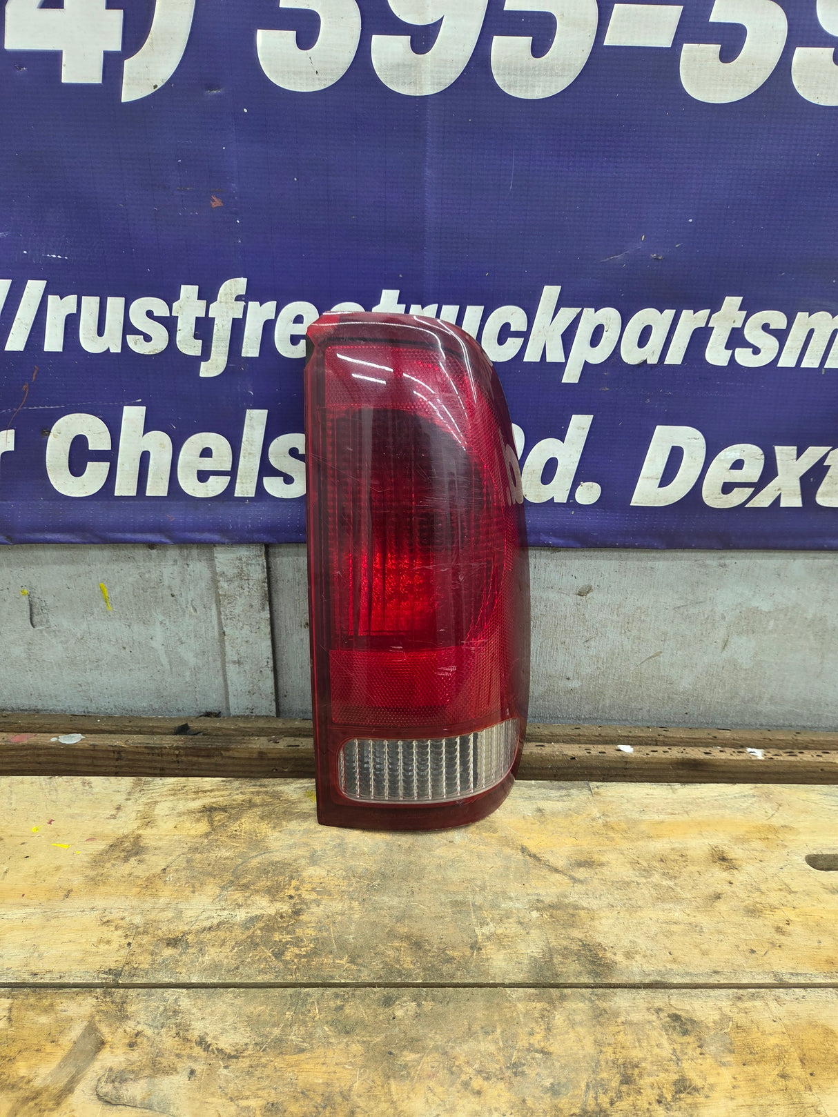 1999-2007 Ford Super Duty Passenger Side Tail Light F250 F350 F450 F550