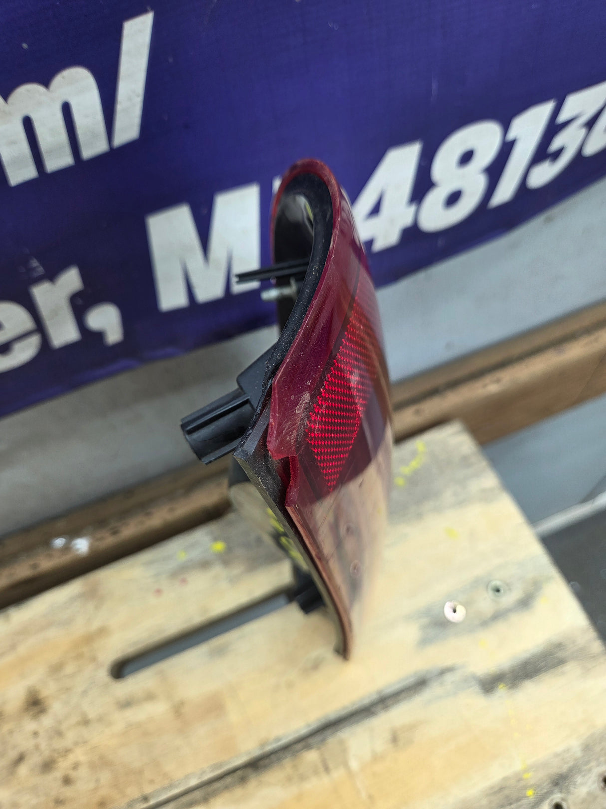 1999-2007 Ford Super Duty Passenger Side Tail Light F250 F350 F450 F550