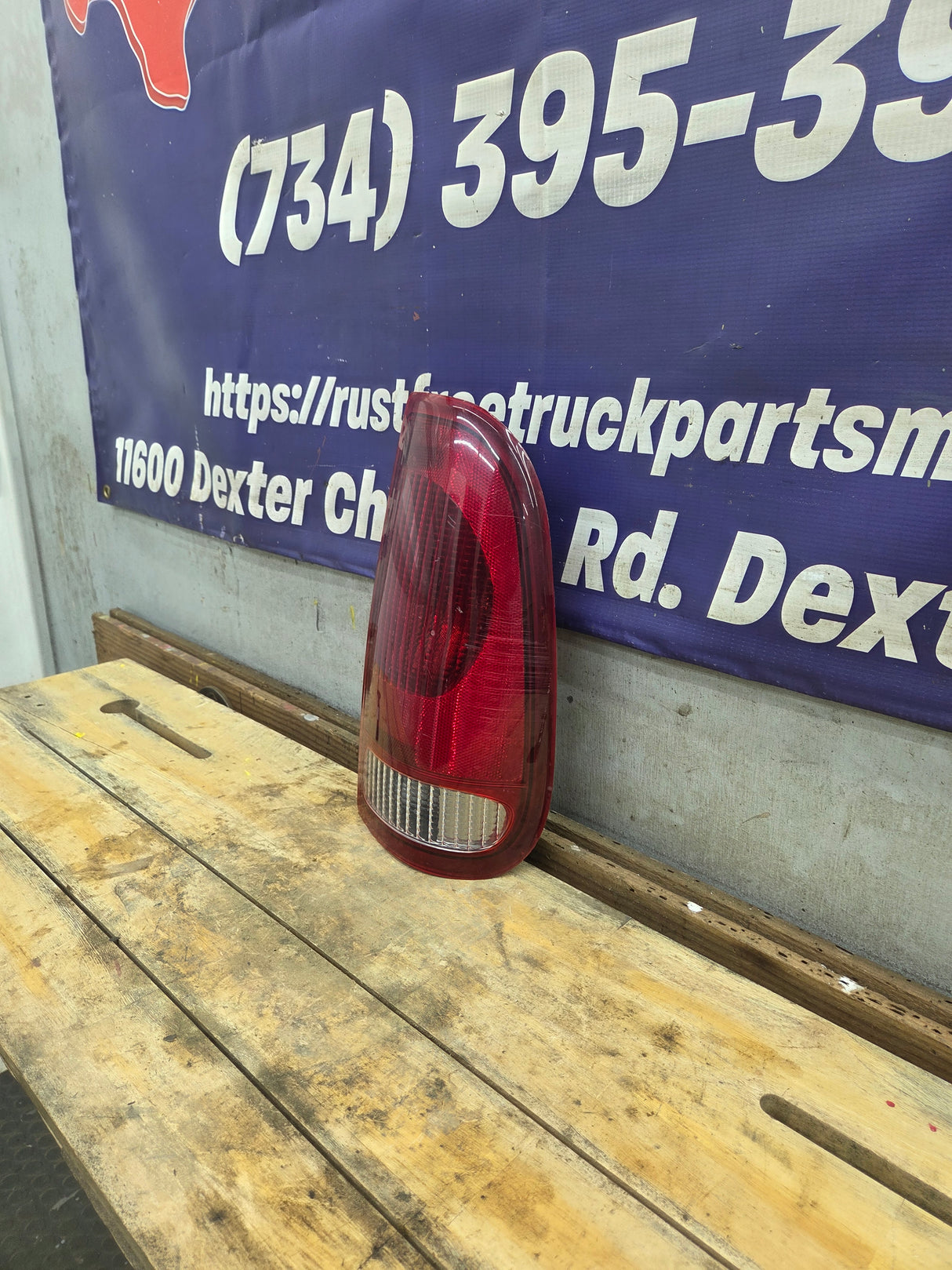 1999-2007 Ford Super Duty Passenger Side Tail Light F250 F350 F450 F550