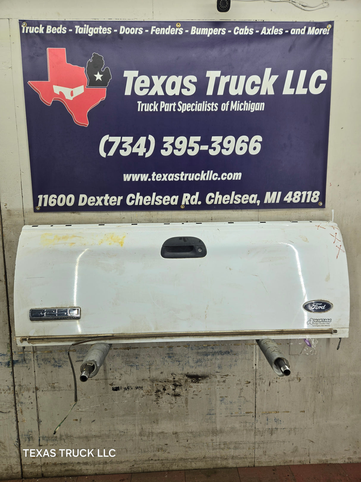 1997-2003 F150 / 1999-2007 Ford F250 F350 F450 F550 Super Duty Tailgate