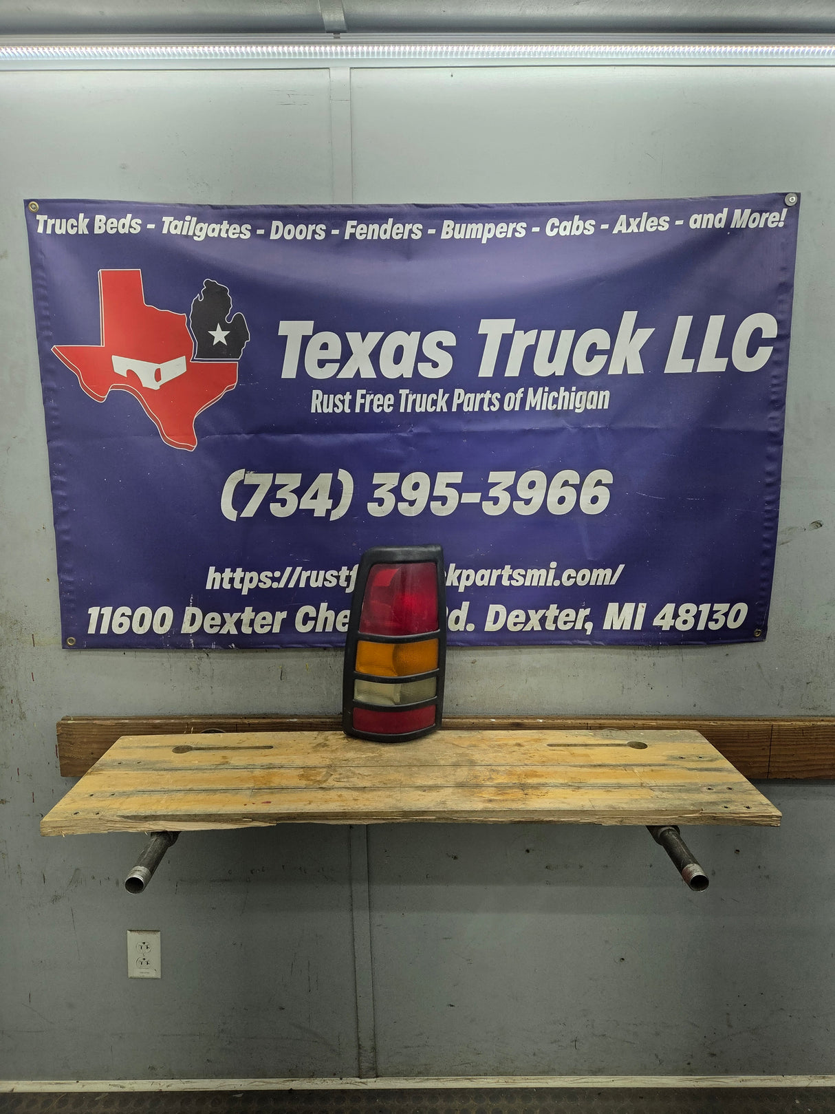 2001–2003 Chevrolet Silverado/GMC 3500 Dually Driver Side Tail Light