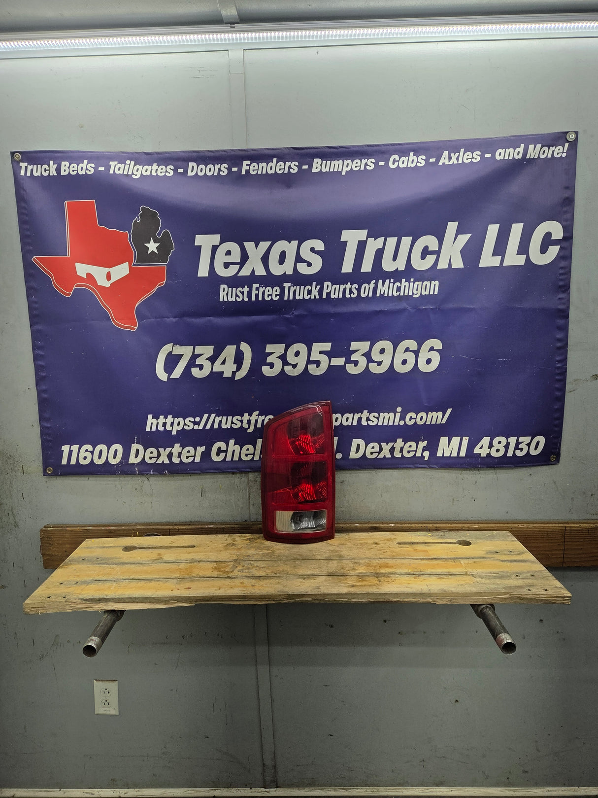 2003-2006 Dodge Ram 3rd Gen Driver Side Tail Light 55077117
