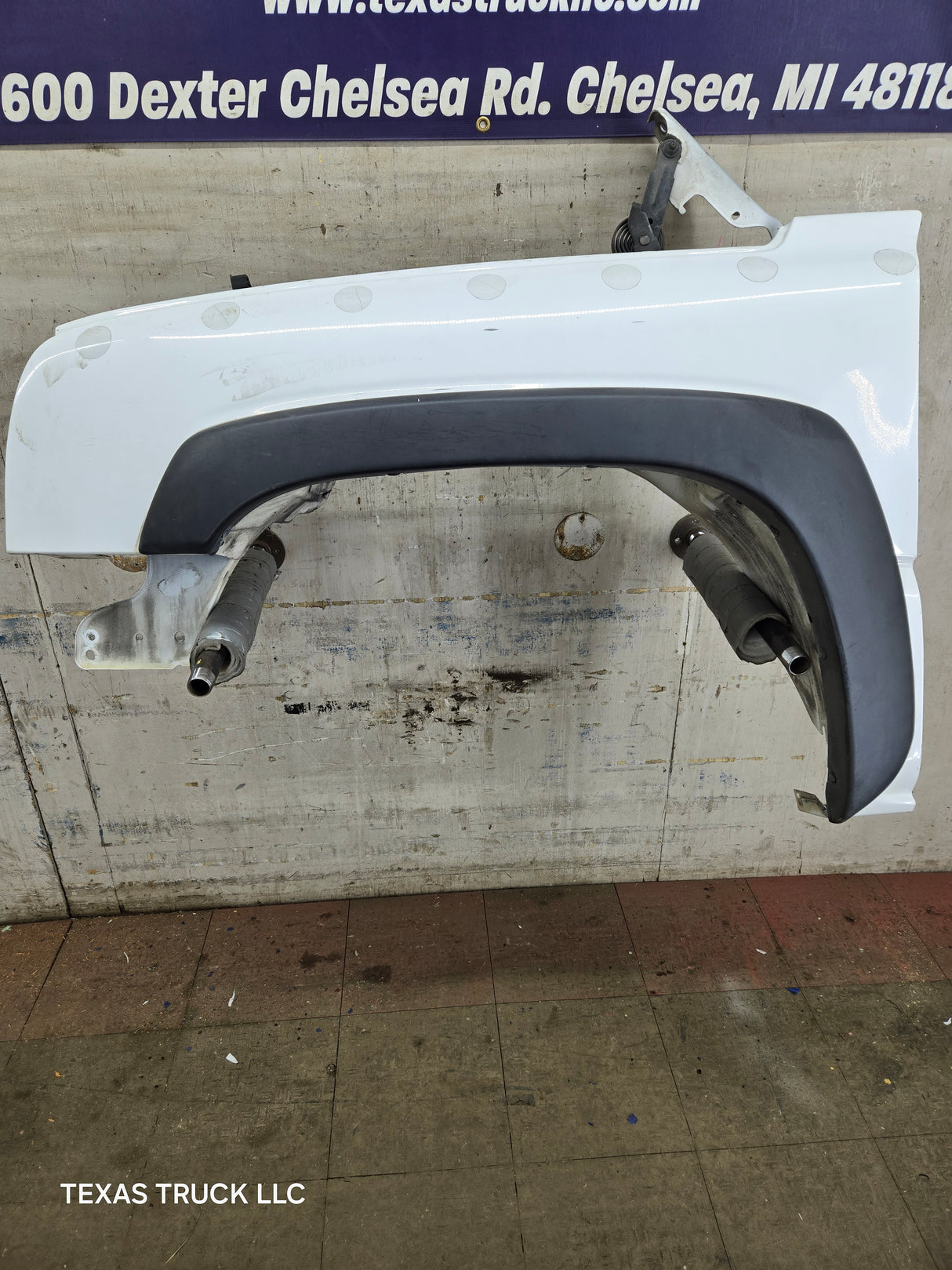 2003-2007 Chevrolet Silverado / Tahoe / Suburban 1500 2500 3500 HD LH Driver Side "Cateye" Front Fender - Summit White