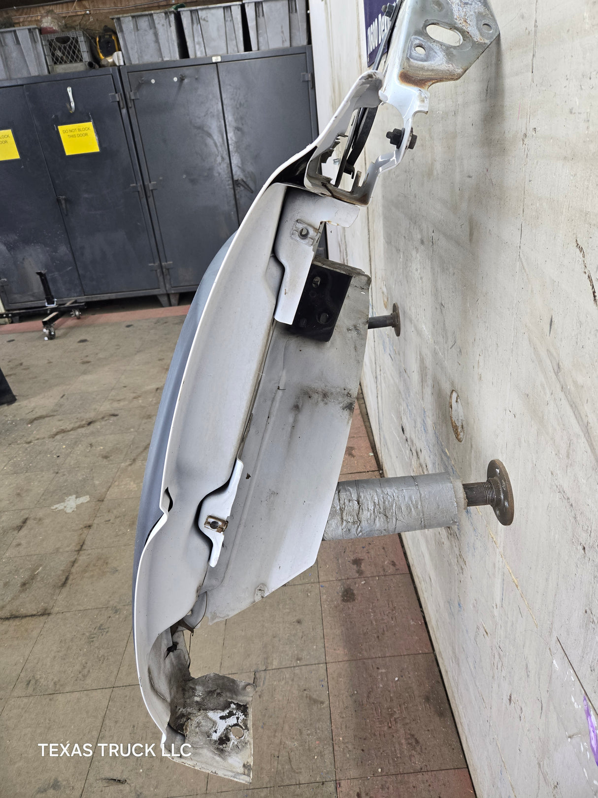 2003-2007 Chevrolet Silverado / Tahoe / Suburban 1500 2500 3500 HD LH Driver Side "Cateye" Front Fender - Summit White