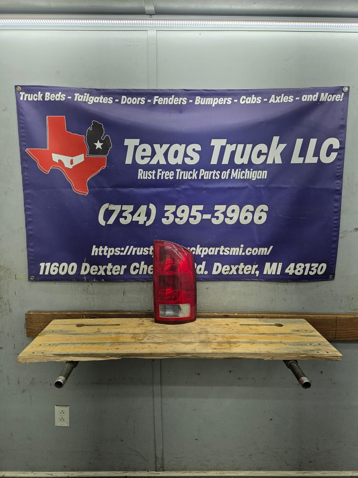 2003-2006 Dodge Ram 3rd Gen Passenger Side Tail Light 55077116