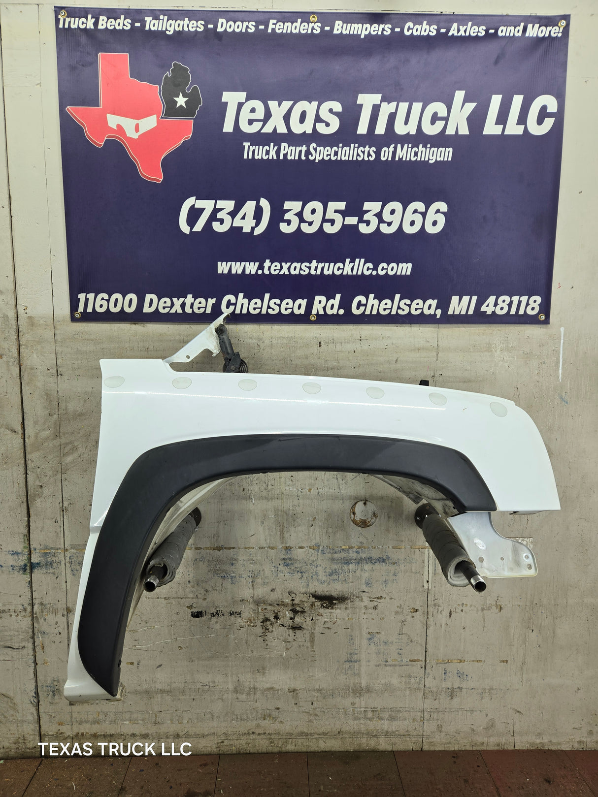 2003-2007 Chevrolet Silverado / Tahoe / Suburban 1500 2500 3500 HD RH Passenger Side "Cateye" Front Fender - Summit White