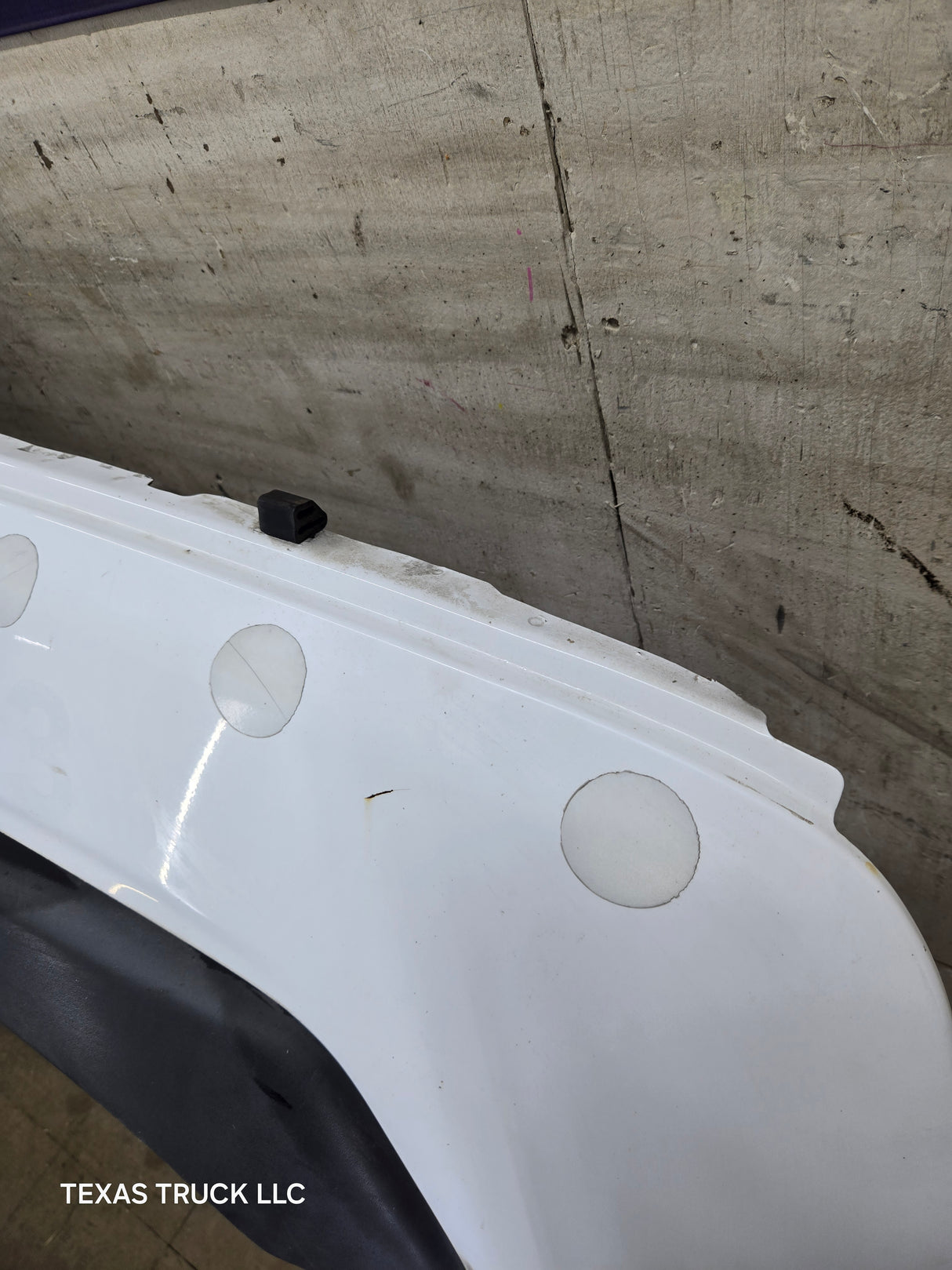 2003-2007 Chevrolet Silverado / Tahoe / Suburban 1500 2500 3500 HD RH Passenger Side "Cateye" Front Fender - Summit White