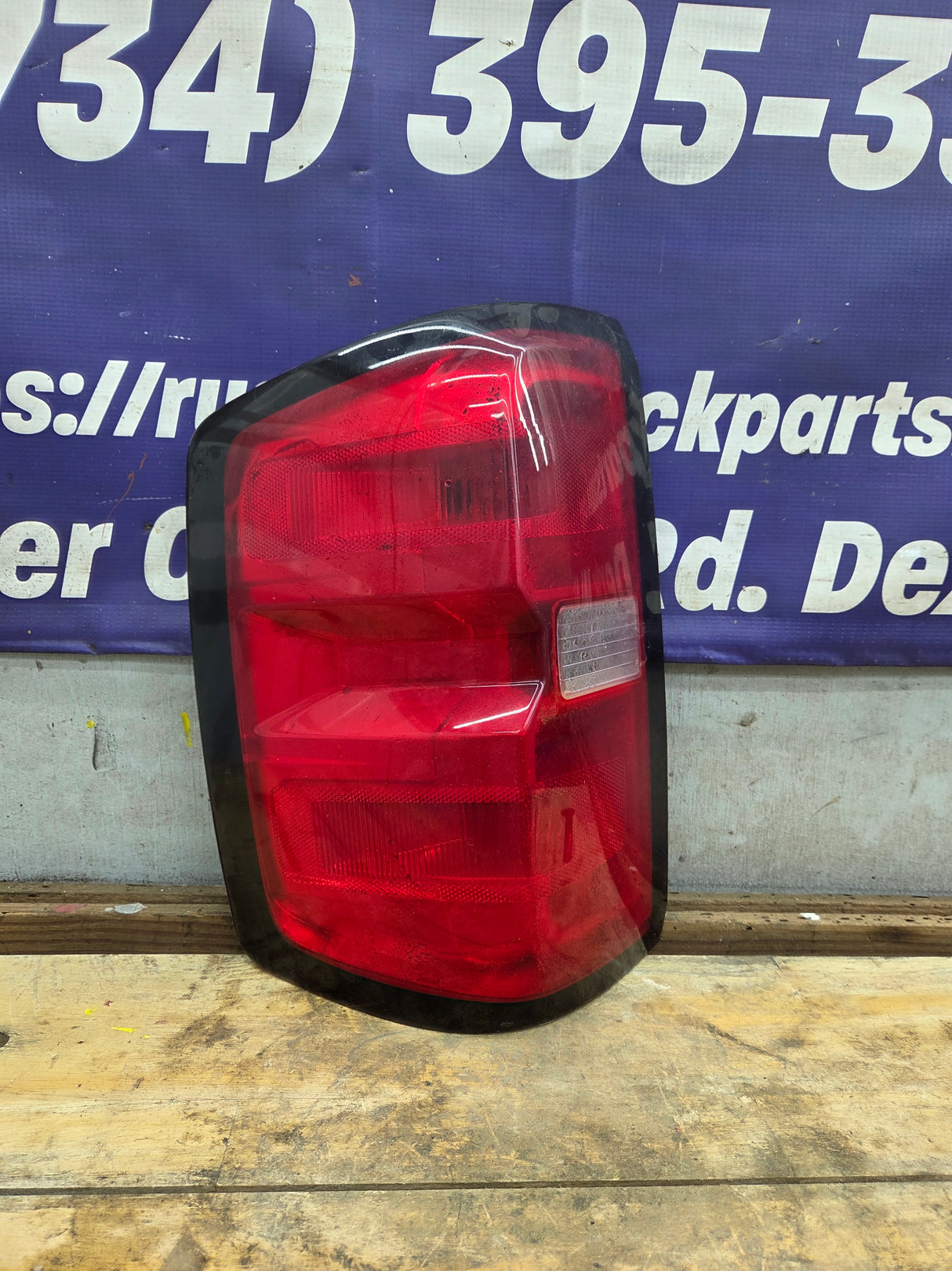 2014-2019 Chevy Silverado Driver Side Halogen Tail Light 23431875