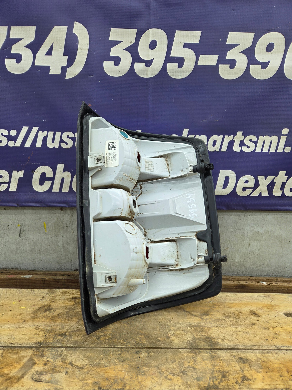 2014-2019 Chevy Silverado Driver Side Halogen Tail Light 23431875