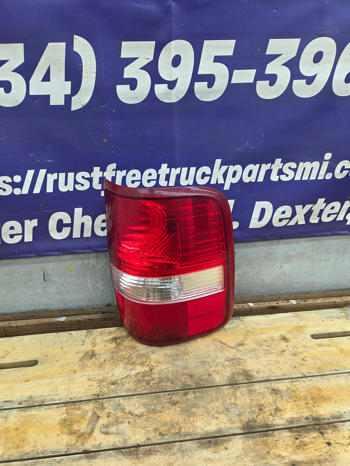 2004-2008 Ford F-150 Passenger Side Tail Light
