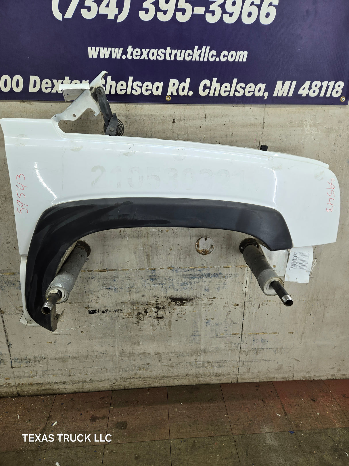 2003-2007 Chevrolet Silverado / Tahoe / Suburban 1500 2500 3500 HD RH Passenger Side "Cateye" Front Fender - Summit White