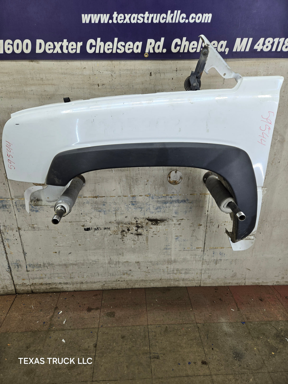 2003-2007 Chevrolet Silverado / Tahoe / Suburban 1500 2500 3500 HD LH Driver Side "Cateye" Front Fender - Summit White