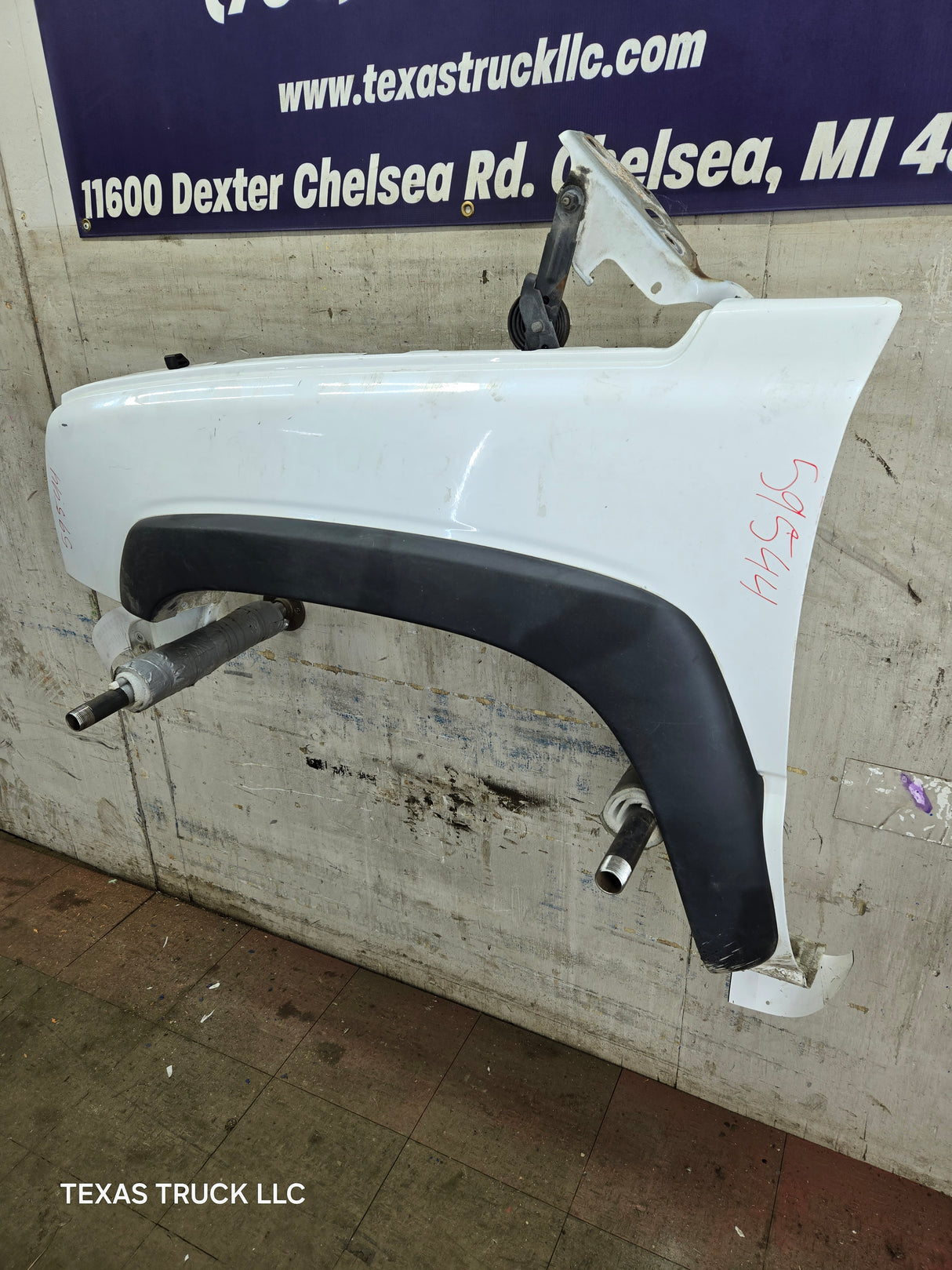 2003-2007 Chevrolet Silverado / Tahoe / Suburban 1500 2500 3500 HD LH Driver Side "Cateye" Front Fender - Summit White