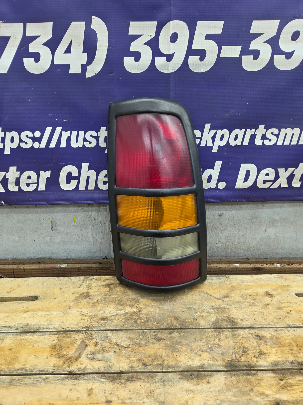 2001–2003 Chevrolet Silverado/GMC 3500 Dually Passenger Side Tail Light
