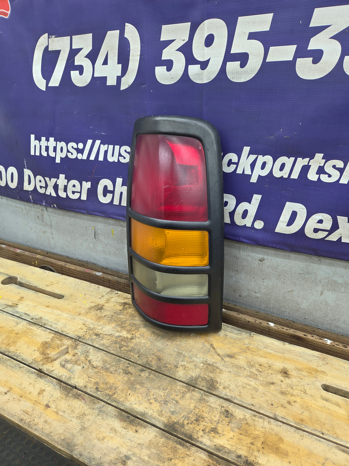 2001–2003 Chevrolet Silverado/GMC 3500 Dually Passenger Side Tail Light