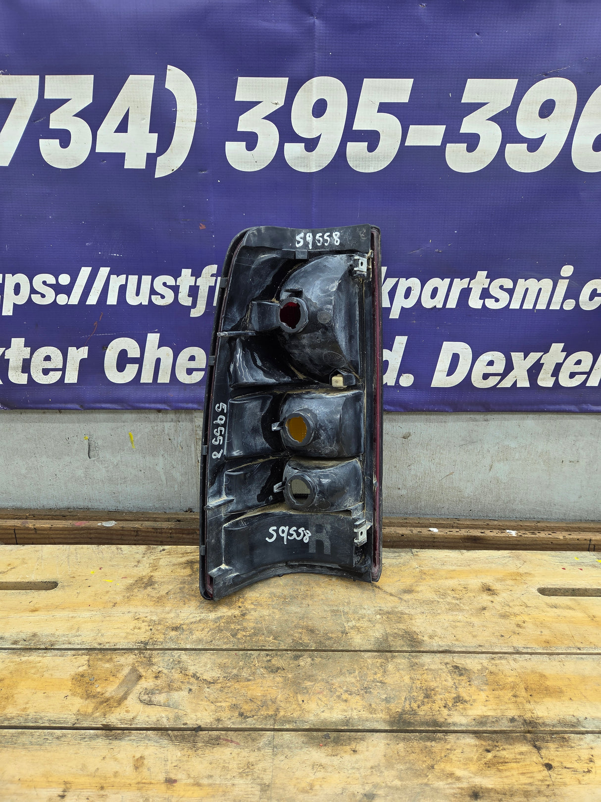 2001–2003 Chevrolet Silverado/GMC 3500 Dually Passenger Side Tail Light