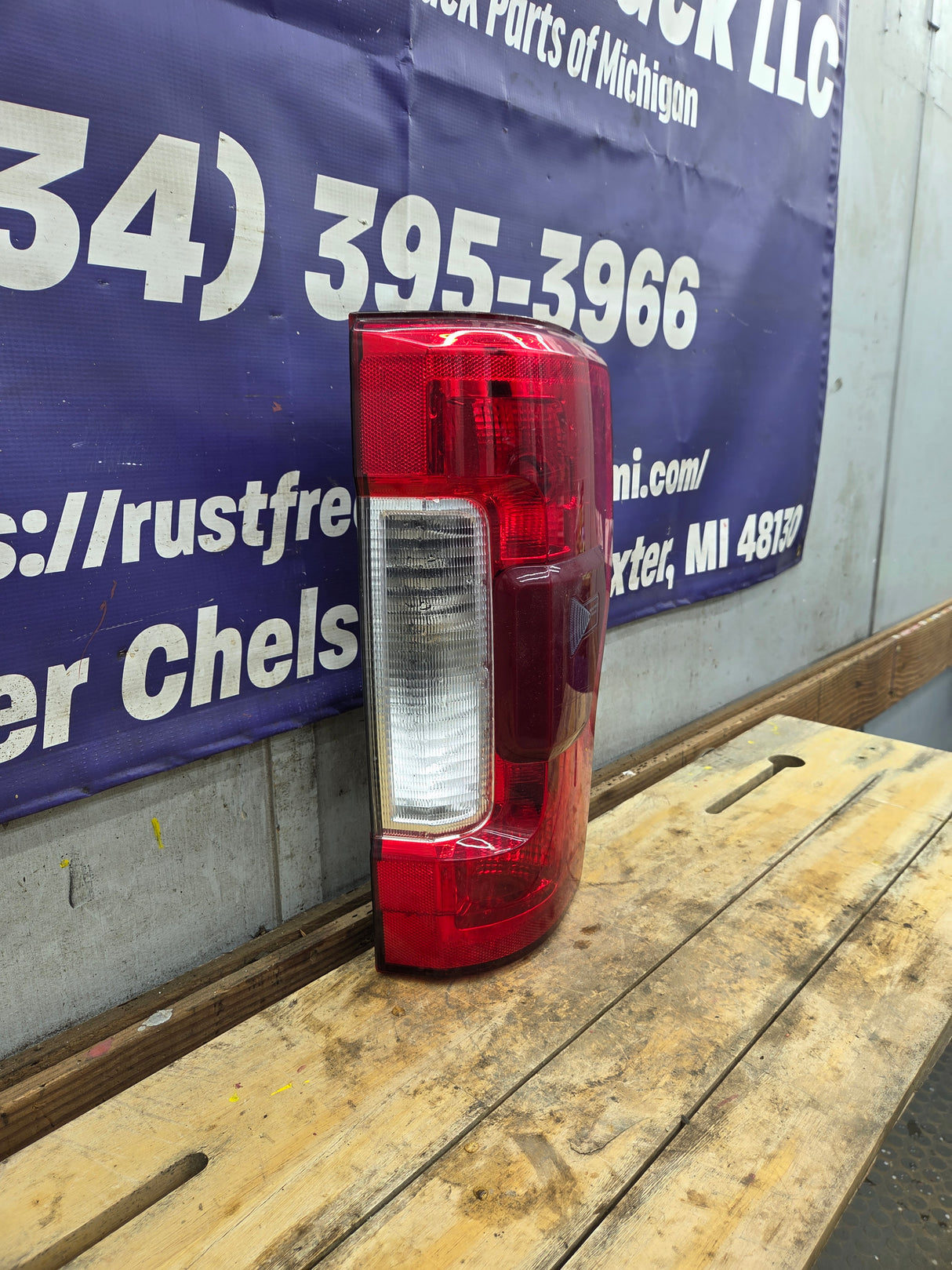 2017-2019 Ford Super Duty Passenger Side Tail Light W/BLISS Blind Spot Radar Sensor HC3B-13B504-BJ F250 F350 F450 F550