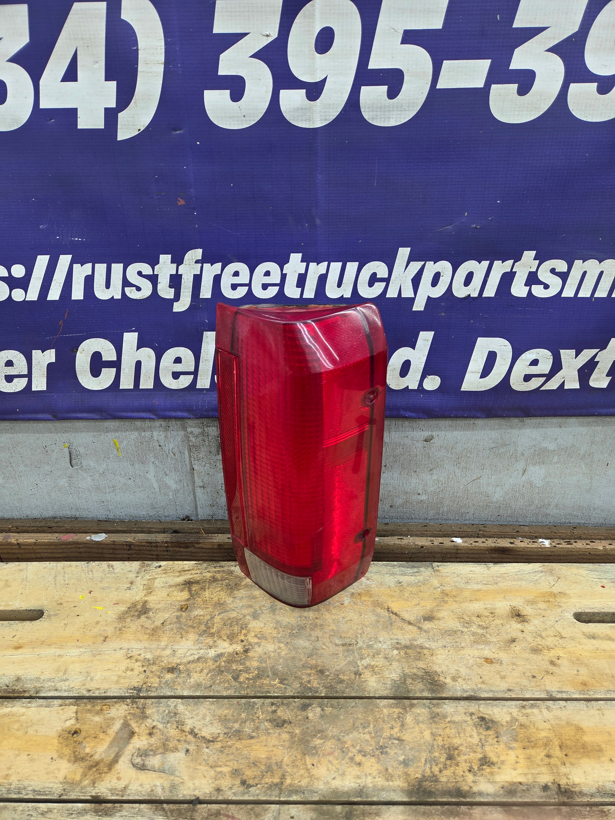 1987-1989 Ford Passenger Side Tail Light F150 F250