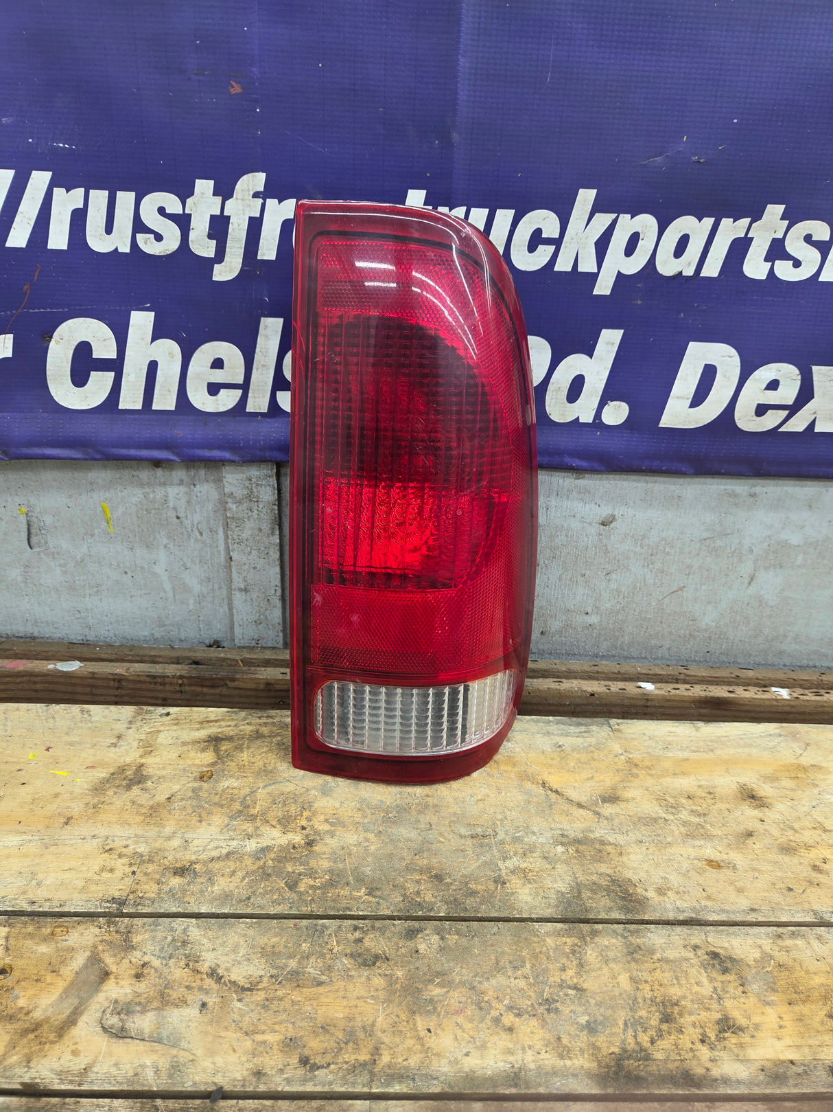 1999-2007 Ford Super Duty Passenger Side Tail Light F250 F350 F450 F550