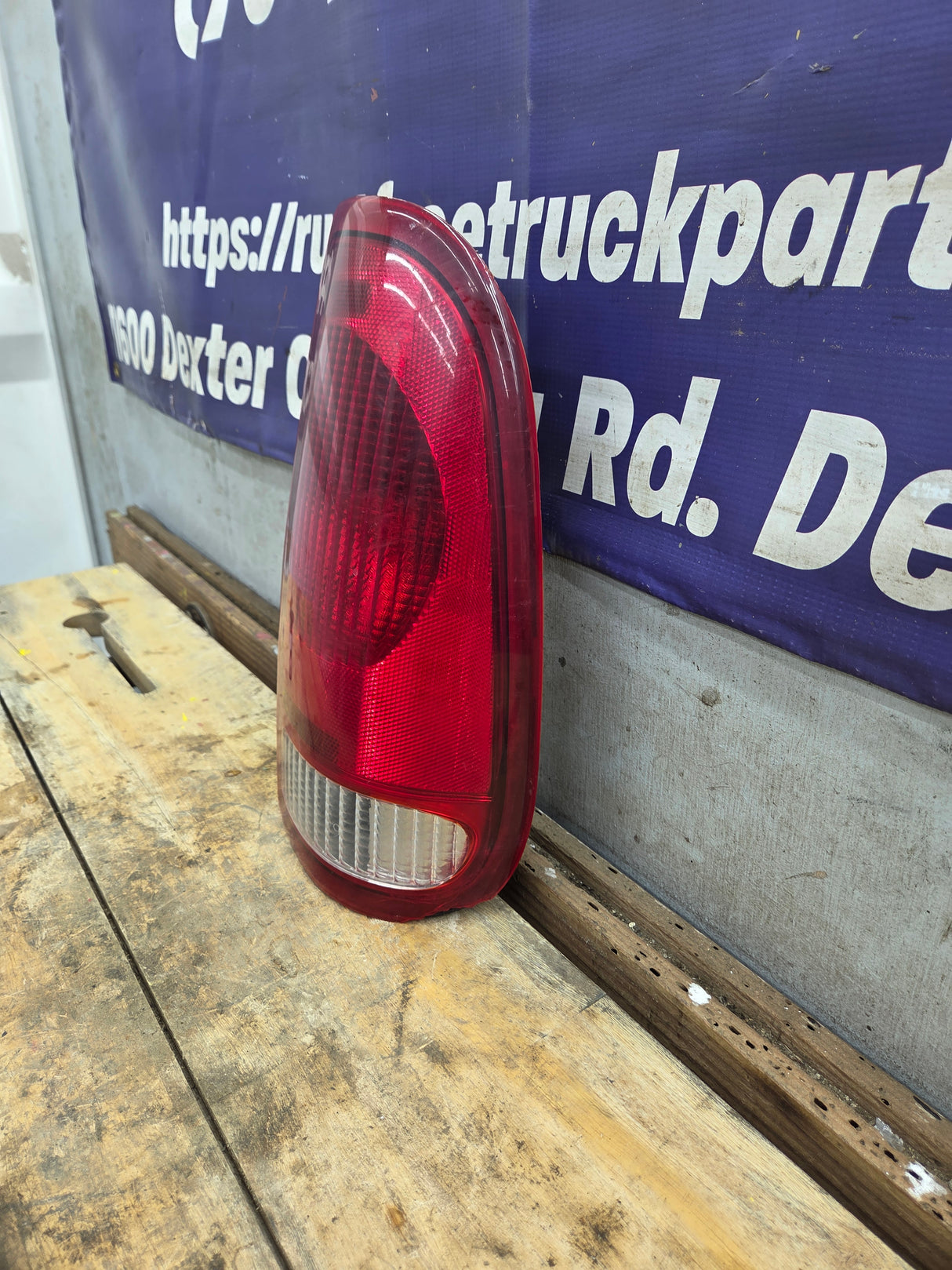 1999-2007 Ford Super Duty Passenger Side Tail Light F250 F350 F450 F550
