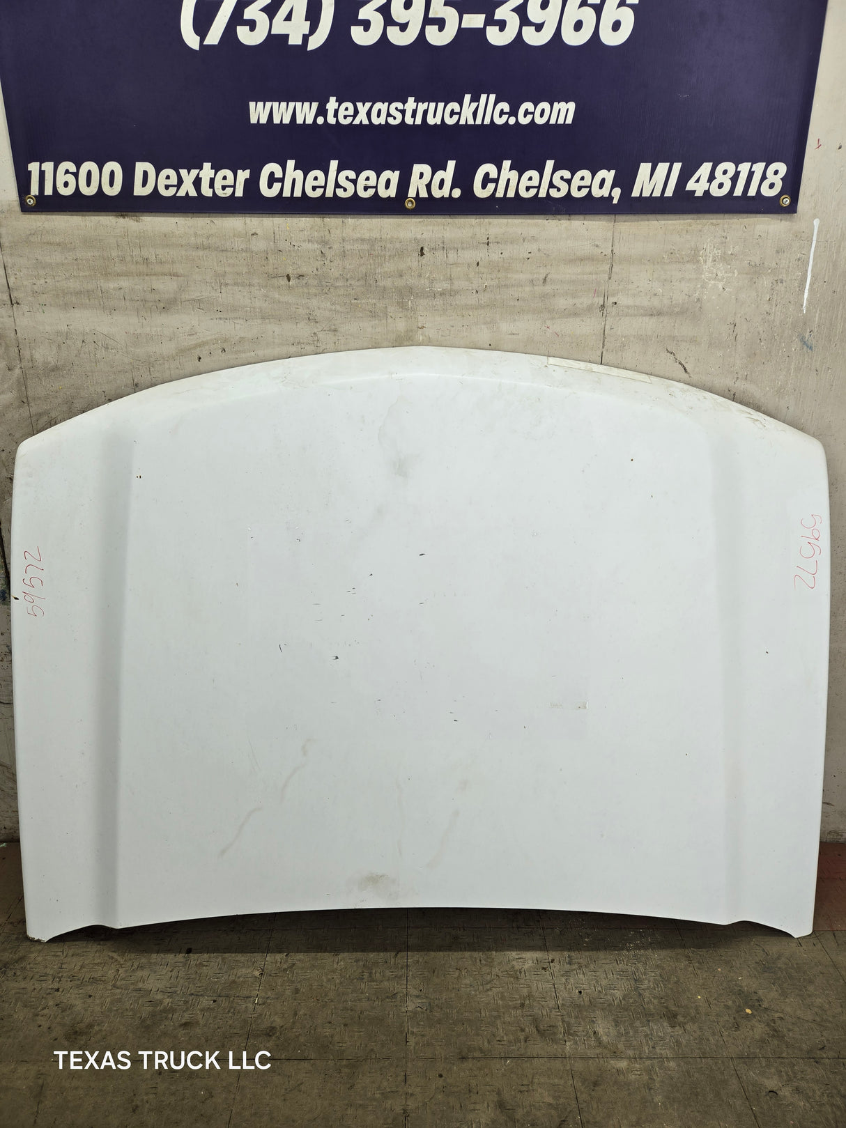 2003-2006 Chevrolet Silverado 2500 3500 Cateye HD Hood OEM - Summit White