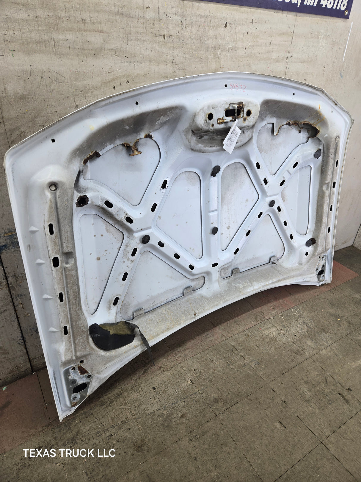 2003-2006 Chevrolet Silverado 2500 3500 Cateye HD Hood OEM - Summit White