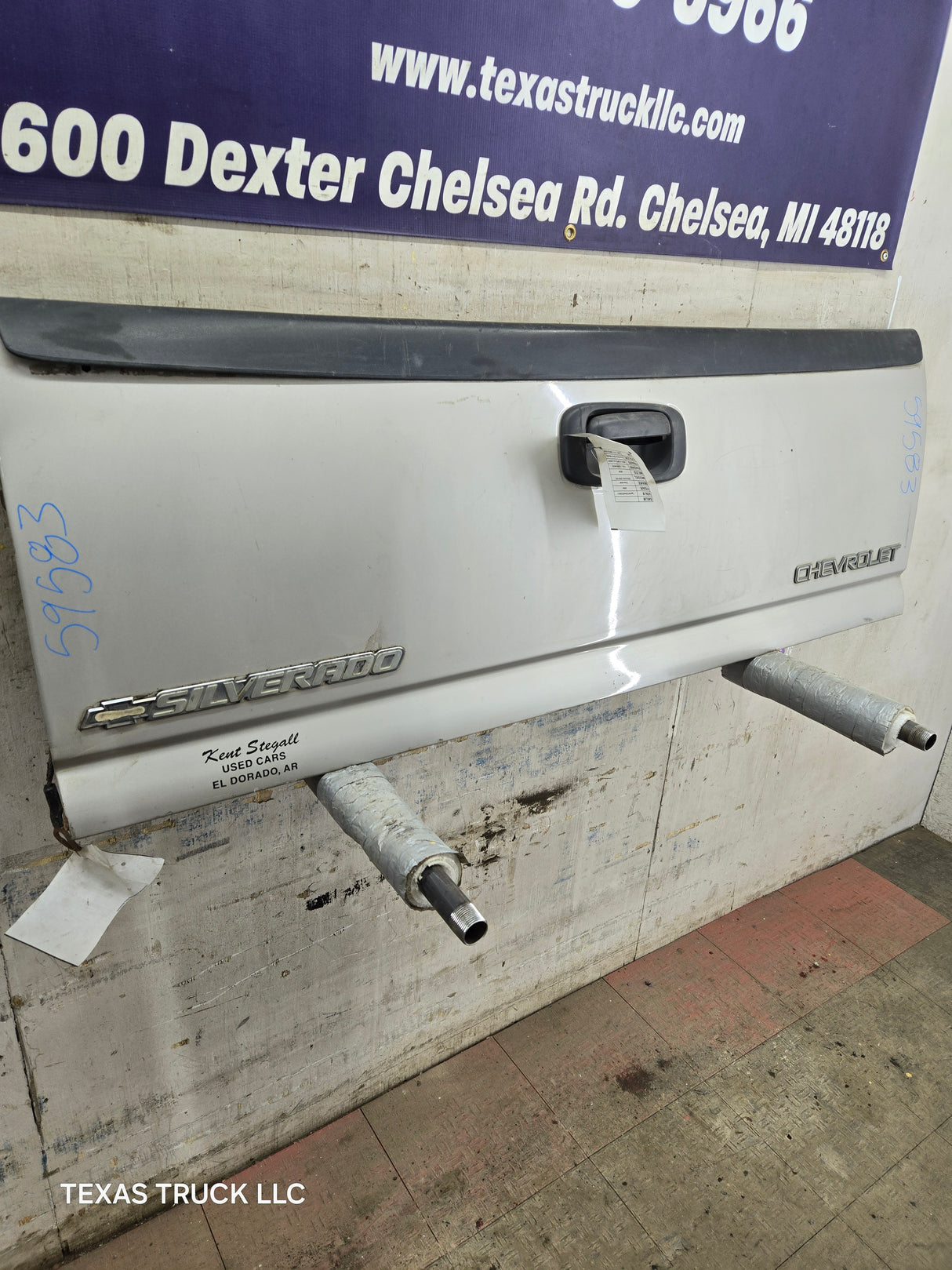 1999-2007 Chevrolet Silverado / GMC Sierra 1500 2500 3500 Tailgate - Fine Silver Birch Metallic