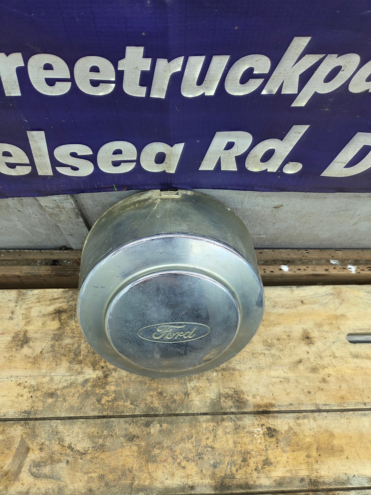 1999-2004 Ford Super Duty Rear Dually Hub Cap Center Cap F81A-1A096-JC F350 DRW 8 Lug