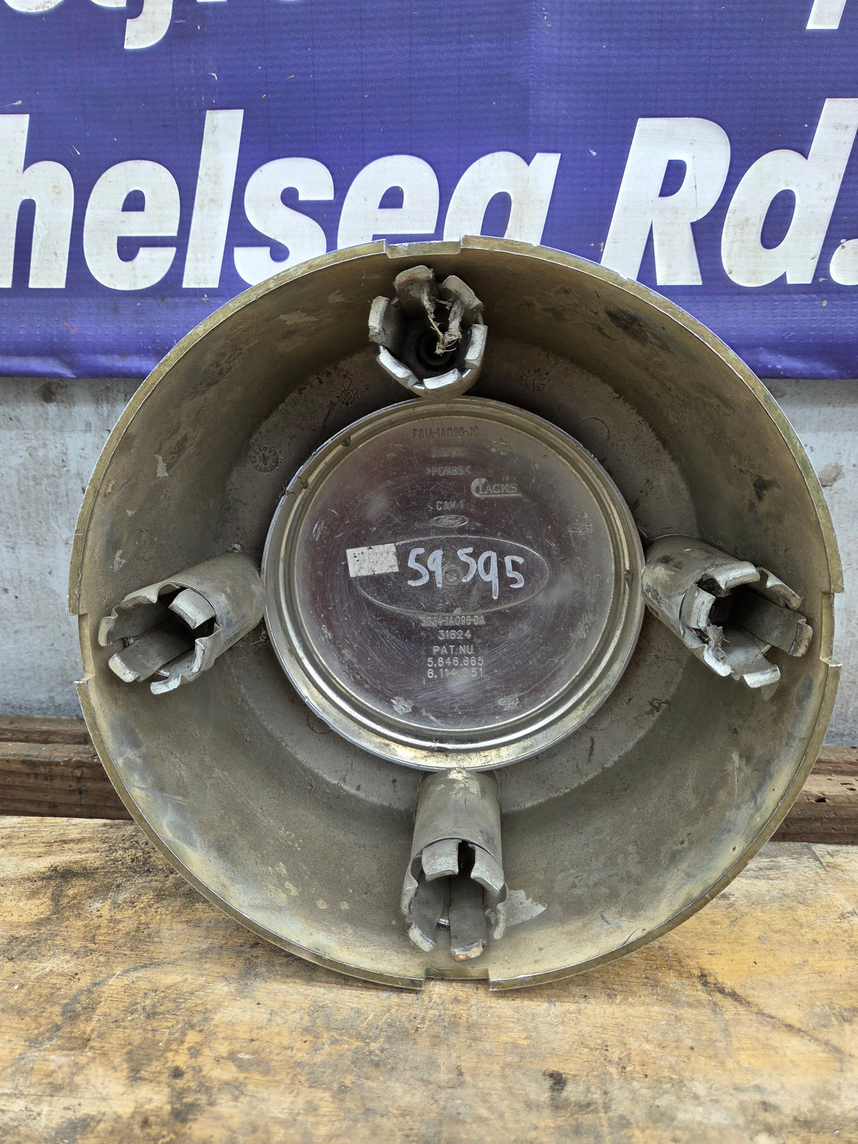 1999-2004 Ford Super Duty Rear Dually Hub Cap Center Cap F81A-1A096-JC F350 DRW 8 Lug