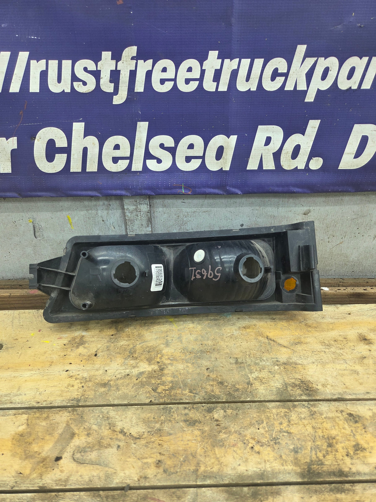 2003-2007 Chevrolet Silverado RH Passenger Side Marker / Turn Signal - 15199557