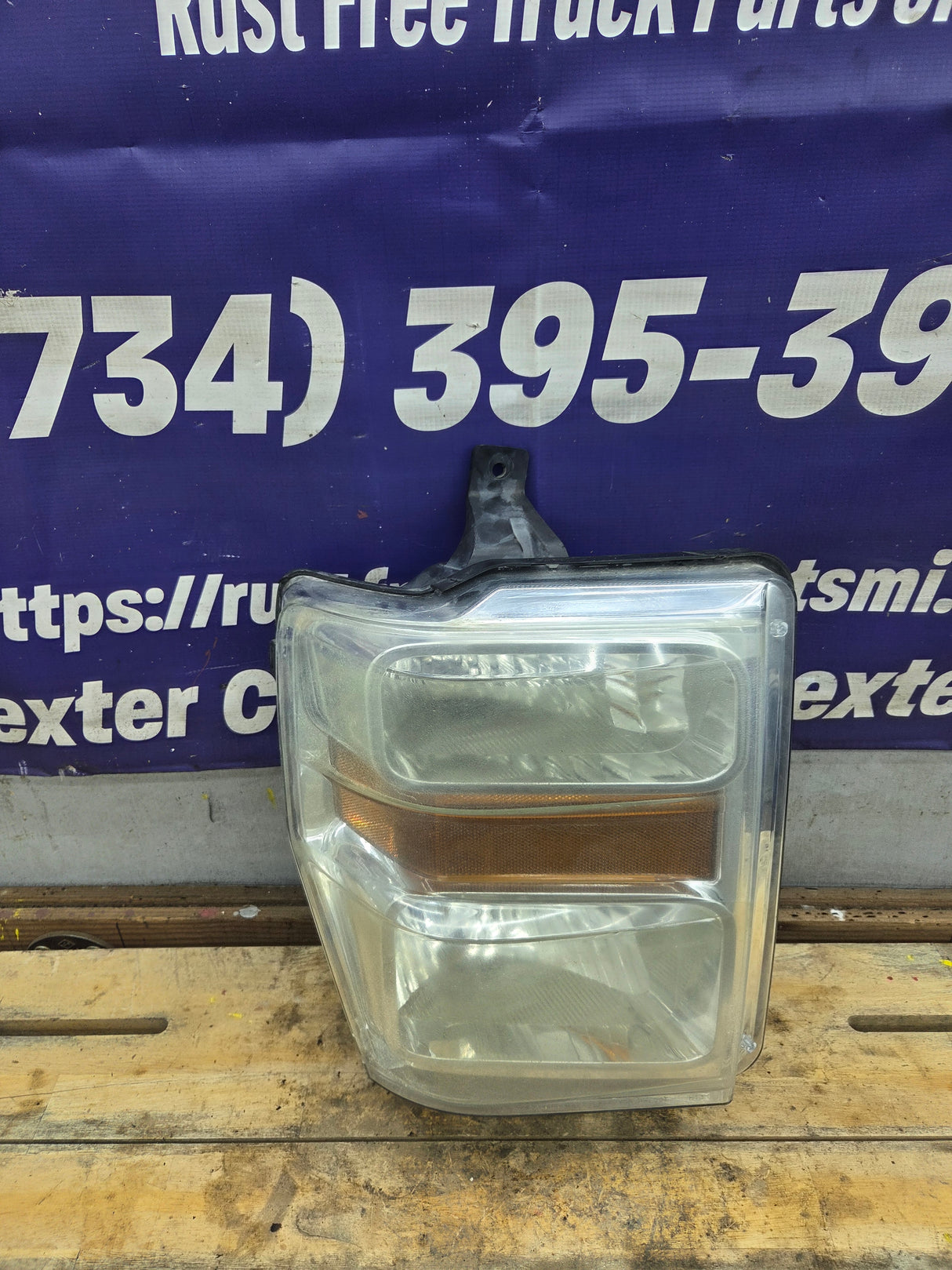 2008-2010 Ford Super Duty F250 F350 F450 F550 RH Passenger Side Composite Head Light 8C24-13005-A