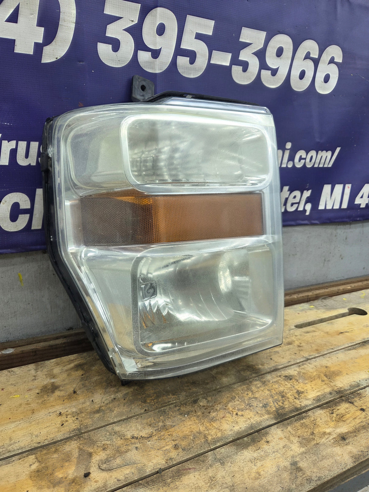2008-2010 Ford Super Duty F250 F350 F450 F550 RH Passenger Side Composite Head Light 8C24-13005-A