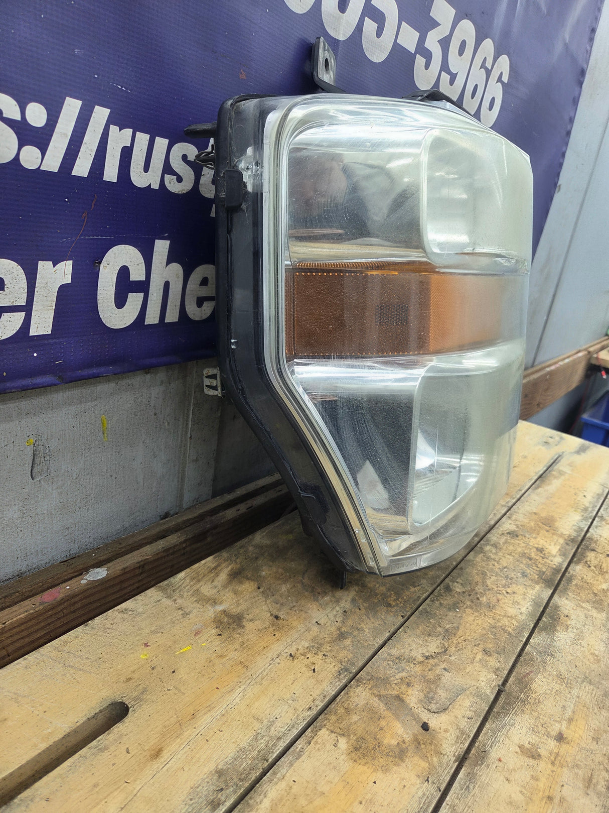 2008-2010 Ford Super Duty F250 F350 F450 F550 RH Passenger Side Composite Head Light 8C24-13005-A