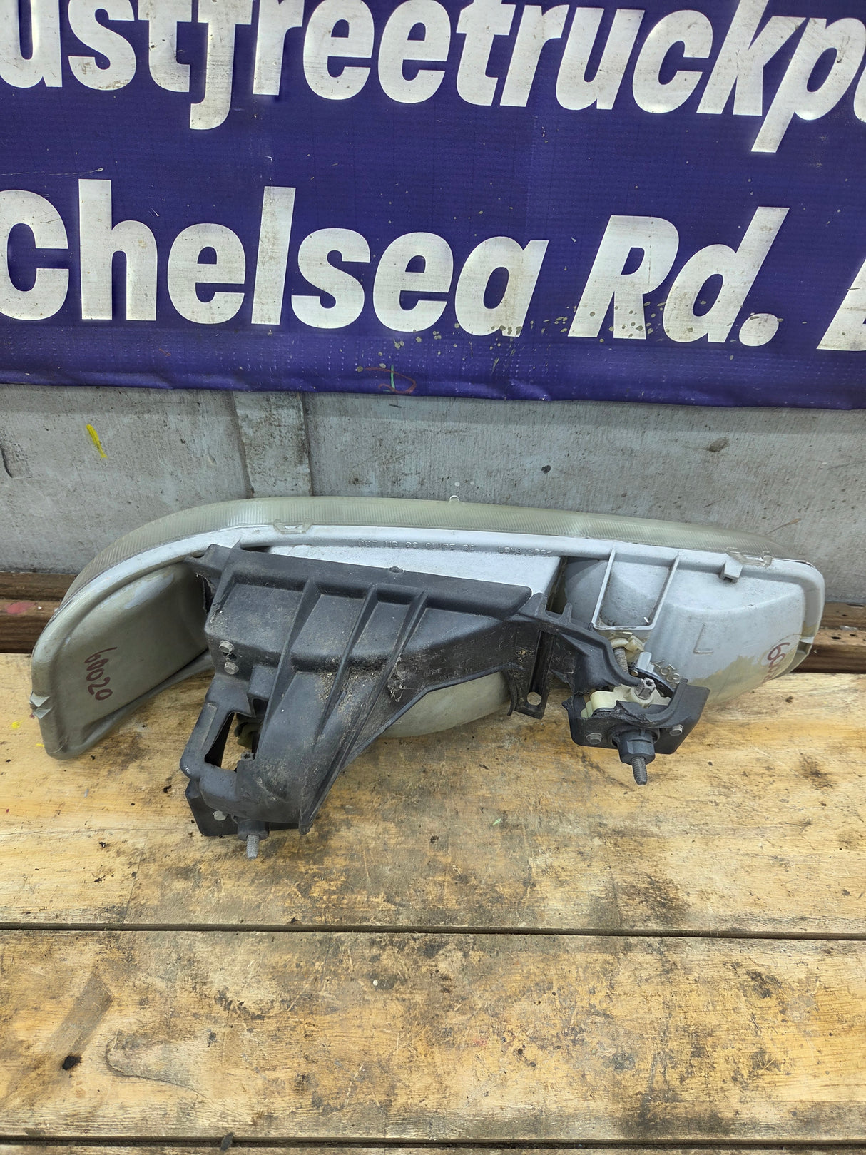 1999-2002 Chevrolet Silverado LH Driver Side Headlight Assembly -16526133