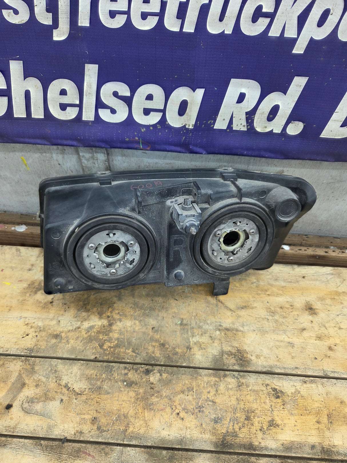 2003-2007 Chevrolet Silverado RH Passenger Side Headlight Assembly - 10396912