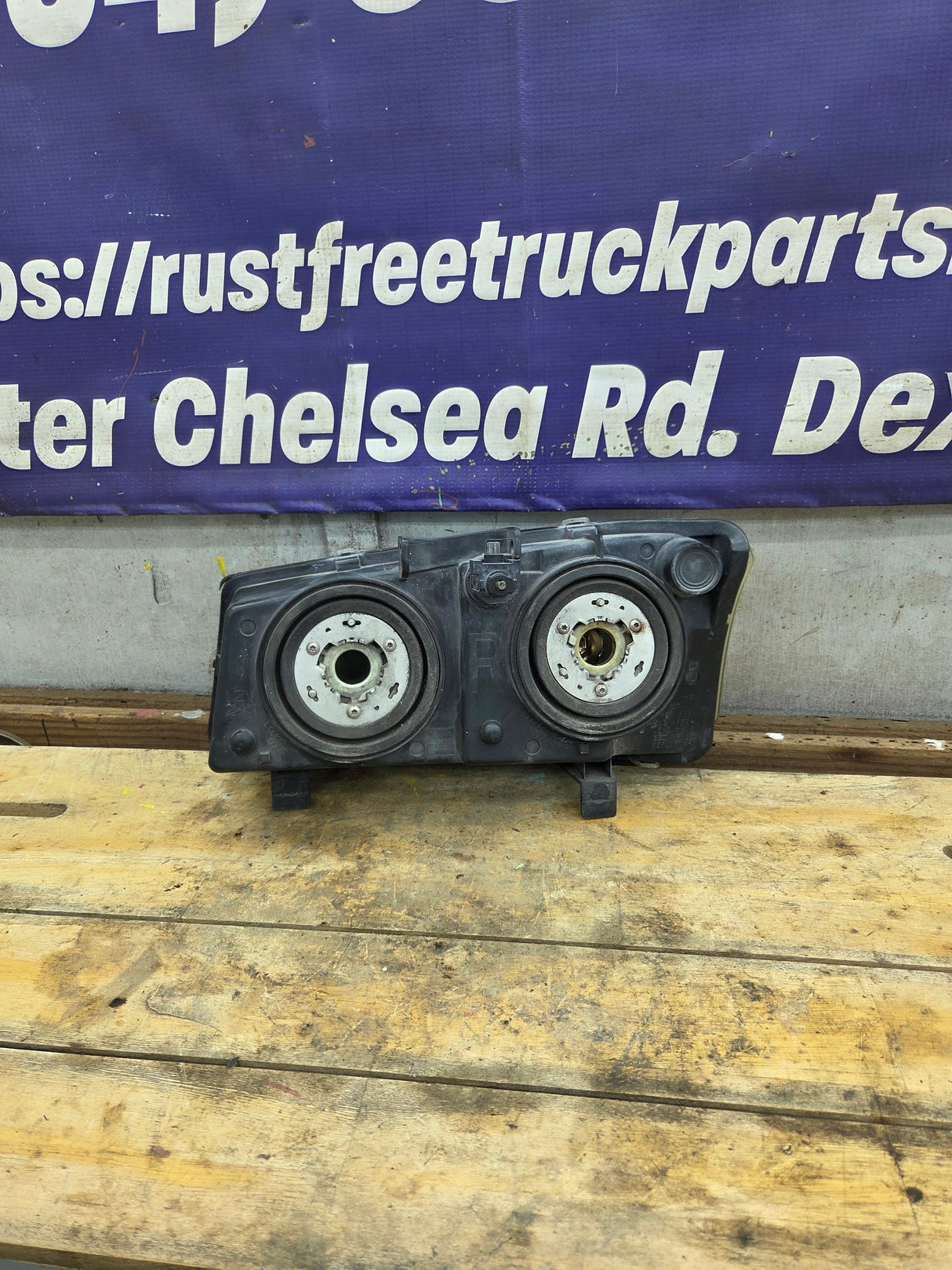 2003-2007 Chevrolet Silverado RH Passenger Side Headlight Assembly - 10396912